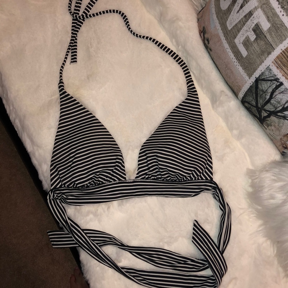 Victoria’s Secret bikini top